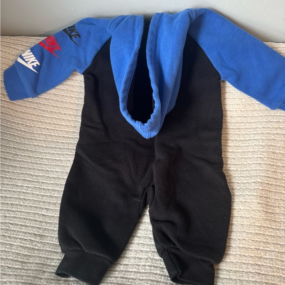 Nike onesie with hood - Picture 3 of 4